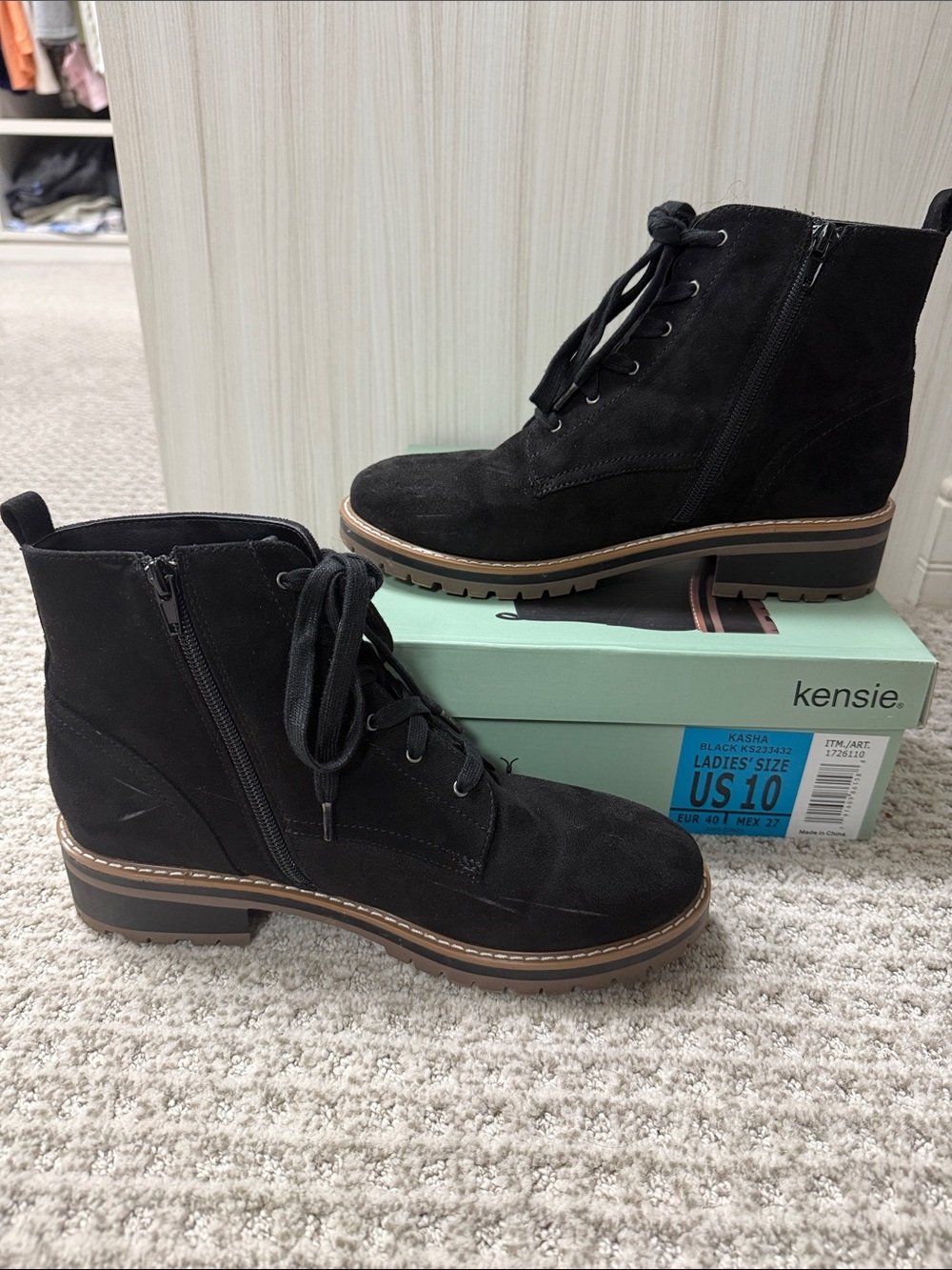 Women’s size 10 , Kensie “Kasha” Black, Zip up, Suede Ankle Boots with Lug Sole